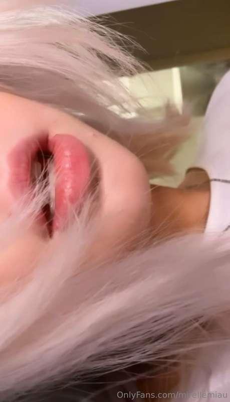 kävin täyttään mun huulet💋 tarviiks bj?😈
