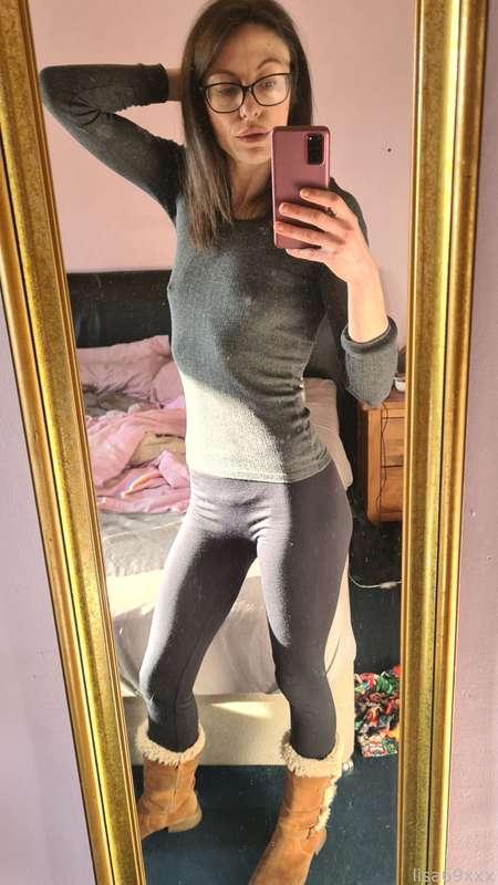 Can I call in work and say sorry but I'm to hot and horny to be able to work today?? 

#leggings #nipples #smalltits #petite #skinny #toned 