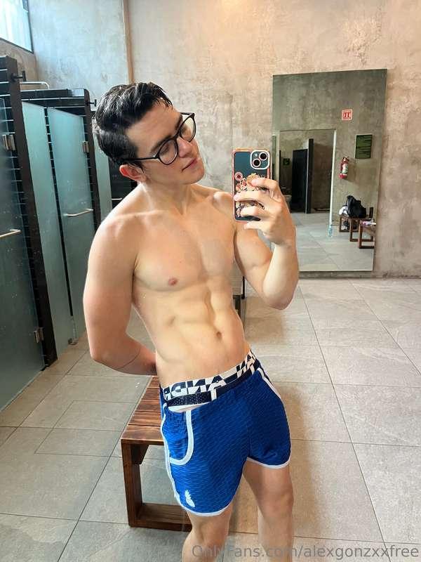 Y si nos damos en el gym? 😈 Would you fuck me at the gym? 😏