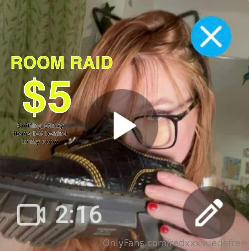 ROOM RAID| sniffing my stinky shoes, panties & socks left be..