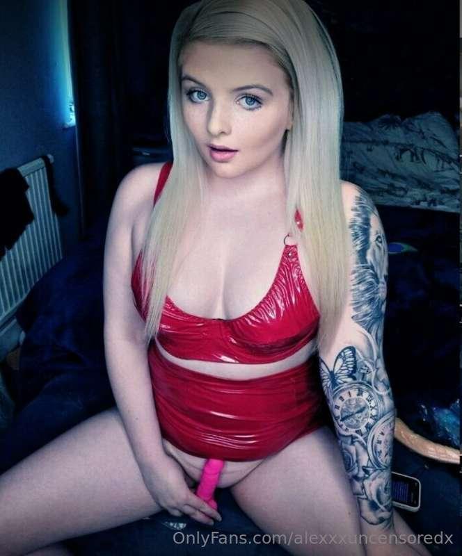You watching me? Or are you imagining touching me? 😘