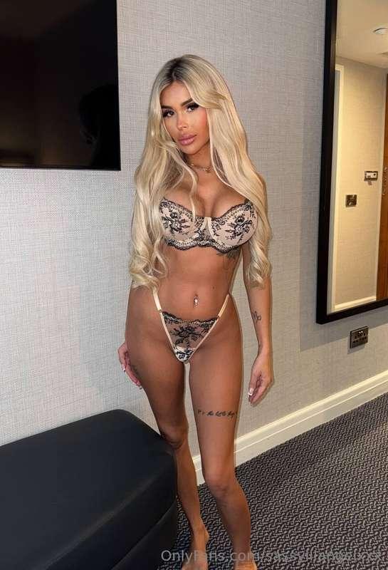 Message me something you'd like to see more of 😏