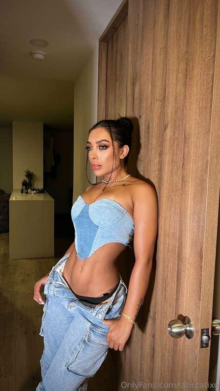 Rate this outfit from 1-10 😘