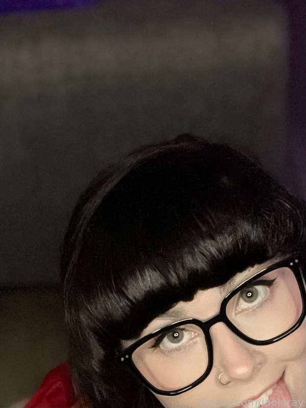 Thinking of posting some more Velma shots tonight… what do you guys think? Idk maybe…. 🤔🧡