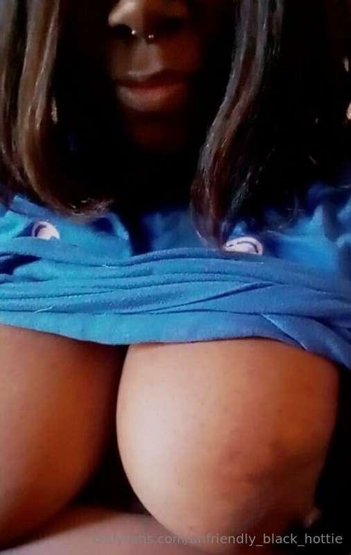 Ain't nothing better than a big pair of soft chocolate titti..
