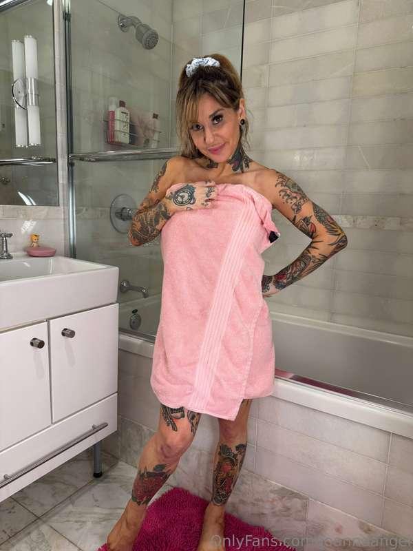 Are you coming in with me or should I drop my towel? 😘