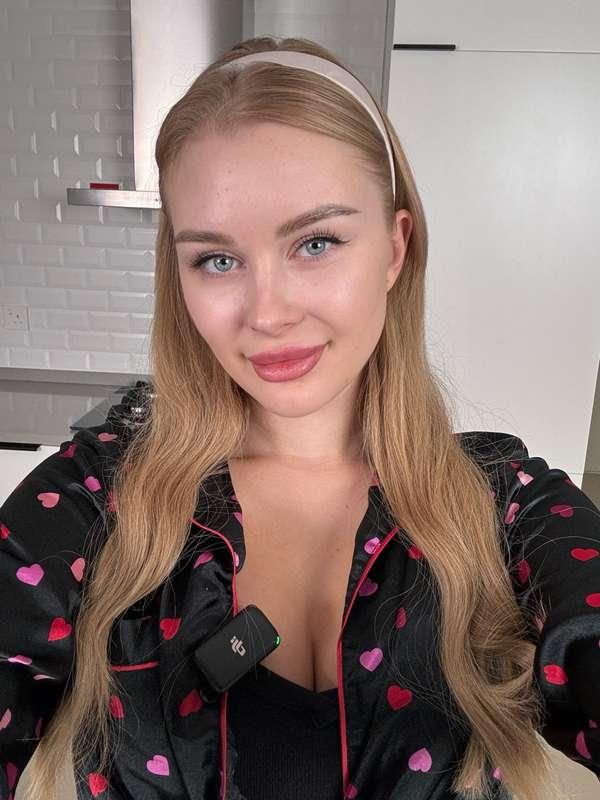 VIPs get extra spicy surprises… wanna see? 😏 https://onlyfan..