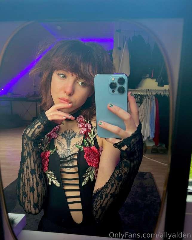 it's just me, my juicy 🍑 and the mirror