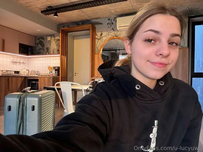 Spending my Sunday on an airbnb making new content! <3