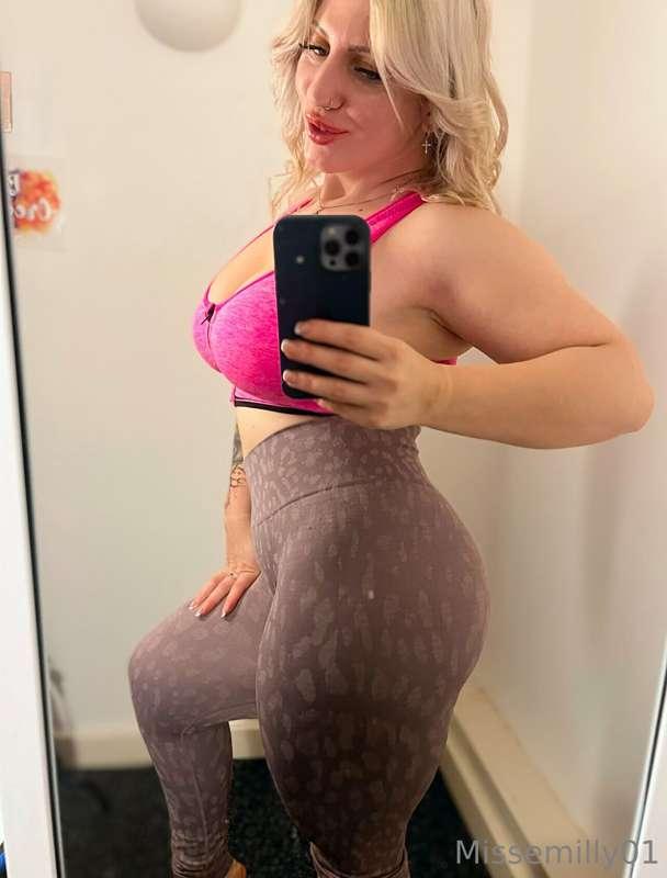 head over to my premium page my loves @missemilly01 💪