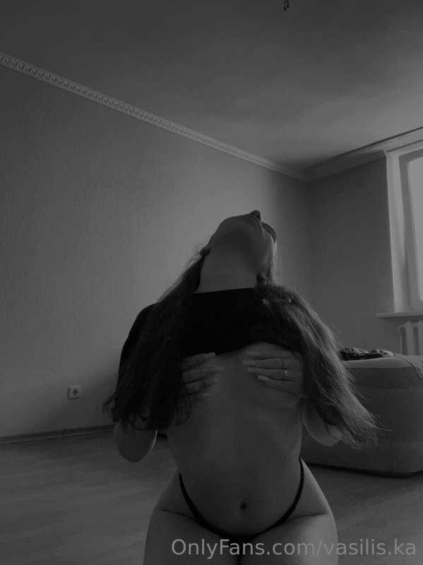 feel how hard my nipples are rn..🔥💋