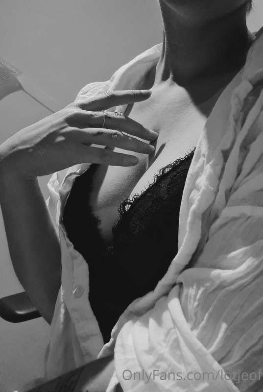 Any fellow hand kinks....?

Low quality.. might do a better ..