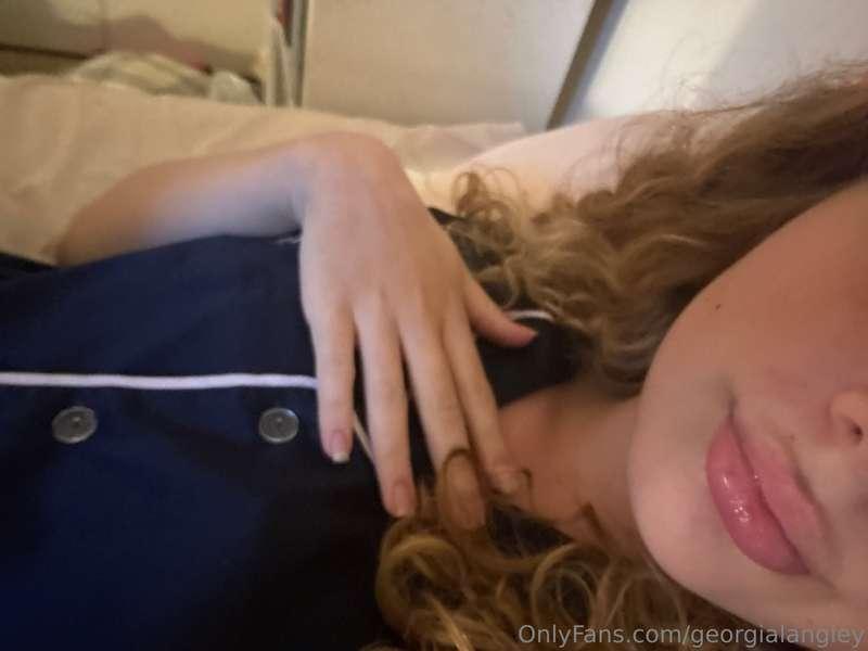 Just chilling in bed 😇😇