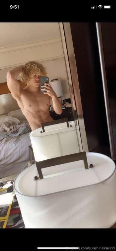 Happy Friday family ❤️ Just getting settled in nyc promise s..