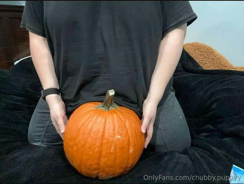 I swear pumpkins just keep getting smaller cause no way my b..