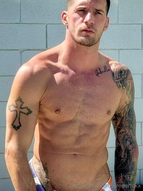 Nothing but the naked sky and nothing on my body 😈🔥 Sunday’s..