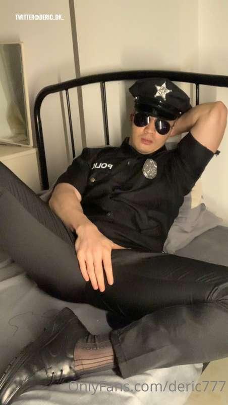 Horny policeman👮🏻‍♂️