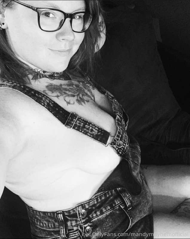 Cum sit next to me 💚