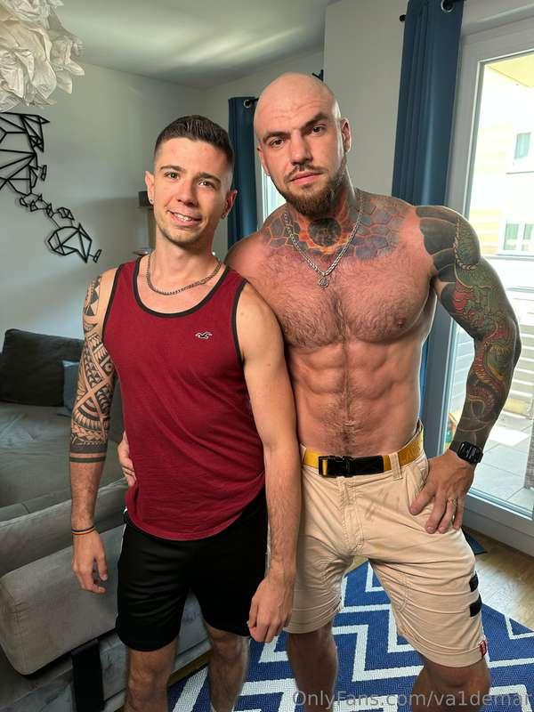 @xltwunk knows how to be an obedient puppy for horny daddy. ..