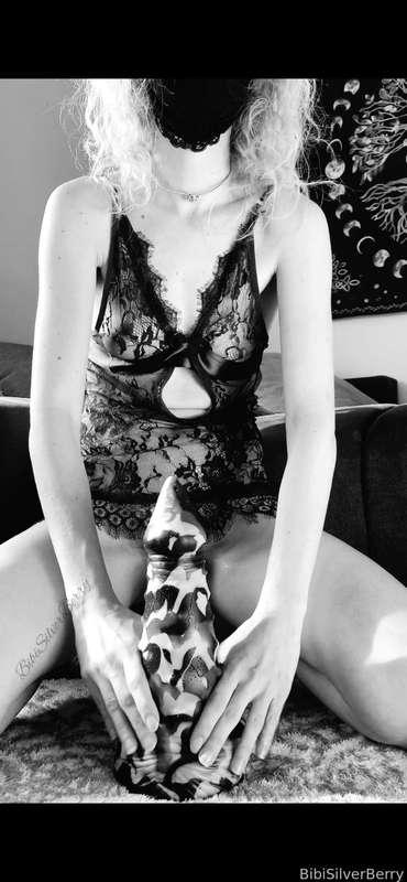 🖤🤍

#fyp #baddragon #hugedildo #petite