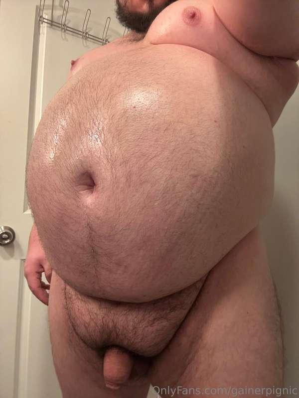 Behind the scenes of my “Messy Eating Oiled Up Belly Play,” ..