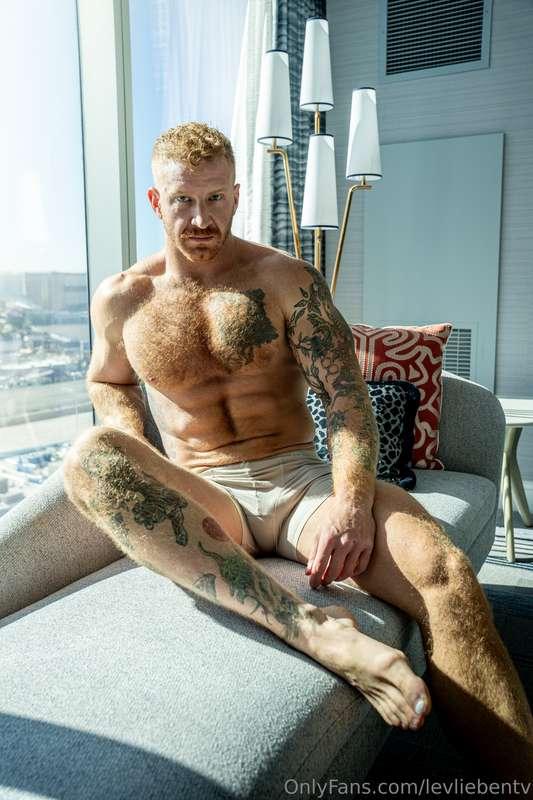 Watching sunsets from my window but I need some company, fre..