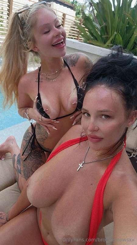 Harley keeps splashing… I keep teasing 😘