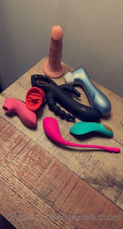 Toys are fun… which one do you wanna see me play with? 👀