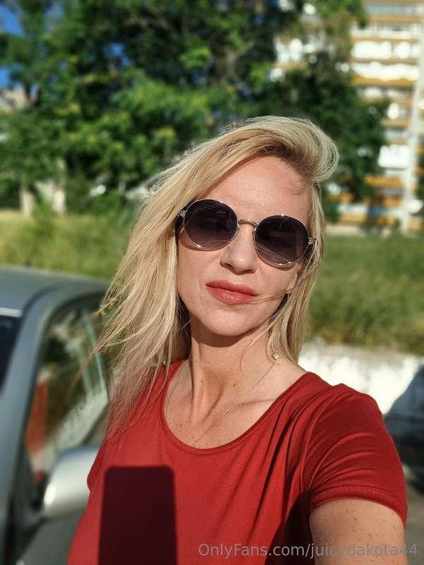 Beautiful sunny day to you, happy October 1! 💘