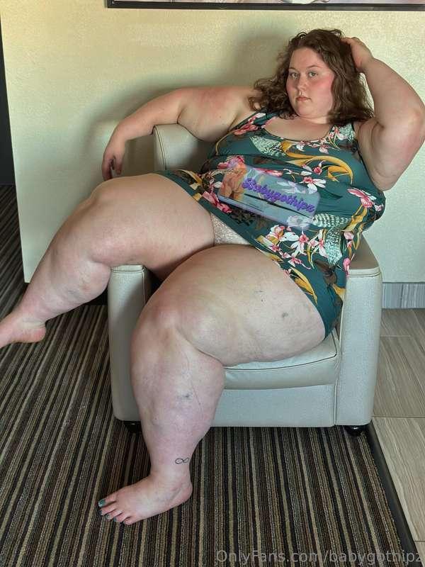 I think I’m gonna need a bigger chair😂🙈! I’m just so sexxxxx..