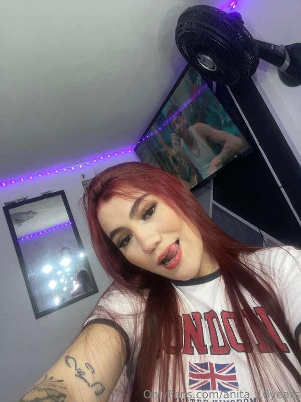 Tongue 👅 out for you baby 😽