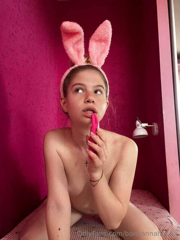 Mb some fun and games with this little bunny?🐰