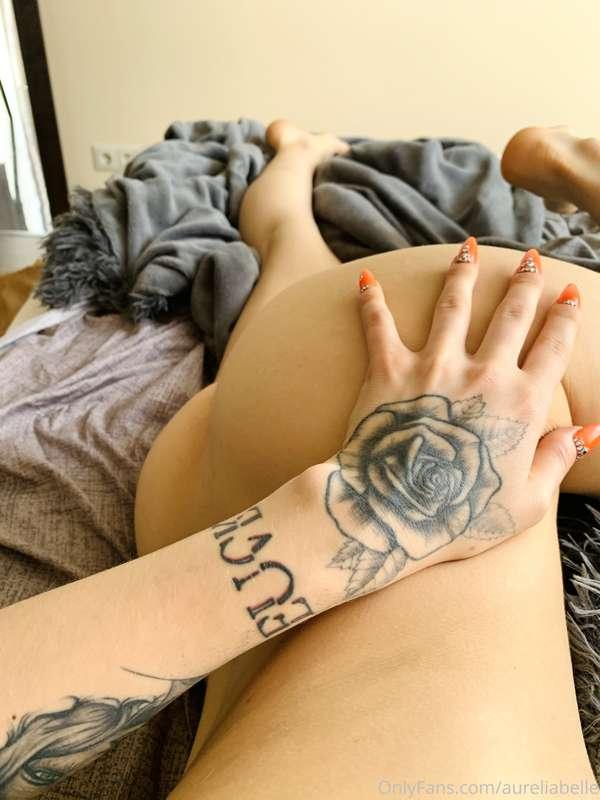 🥰 do u guys like more content from photoshoots or homemade? ..