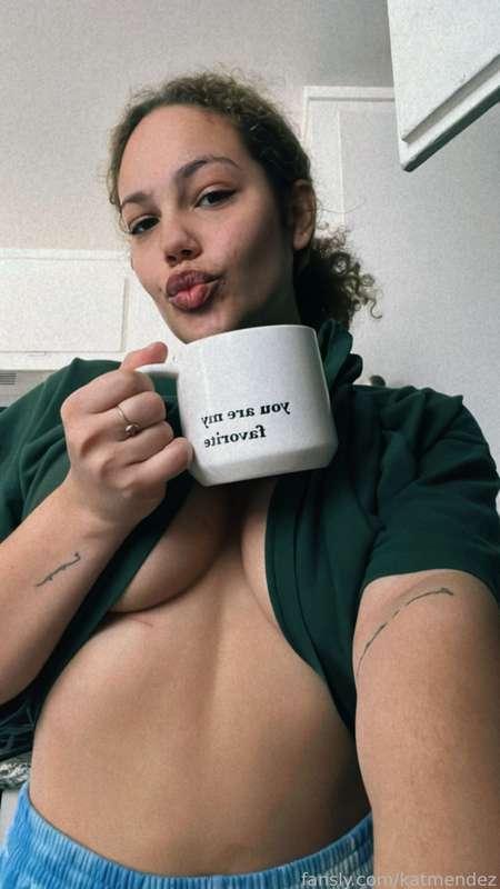 i wake up in the morning and look sexy with no makeup on 😍 do you want a taste? 