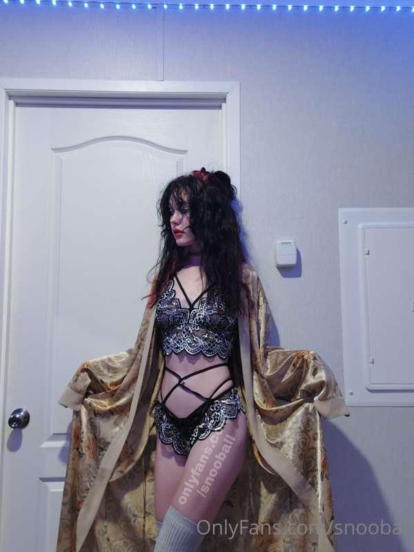 I am your goddess. worship me
I'll do 5$ custom pictures for..