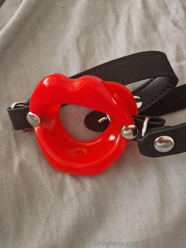 Oh baby this came today. Can't wait to suck as i gag on it x