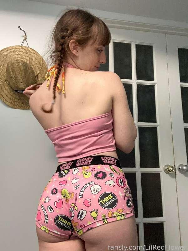 Booty for my subs, do you like these shorts?💋