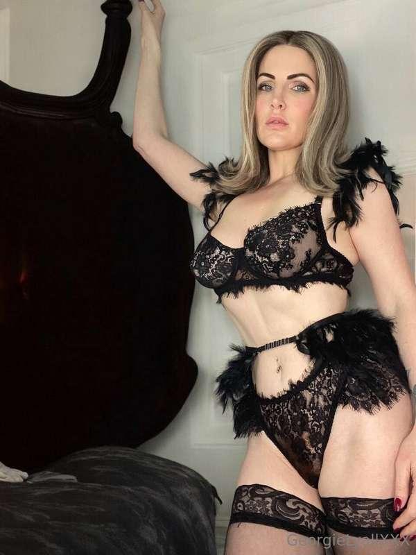 I'm online and waiting in the DMs for you.....