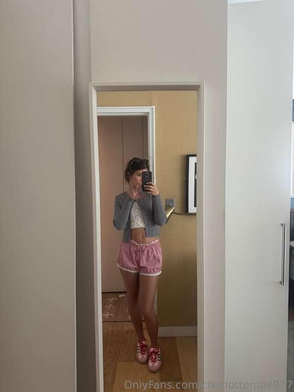 Taking selfies because my mirror deserves some love too❤️