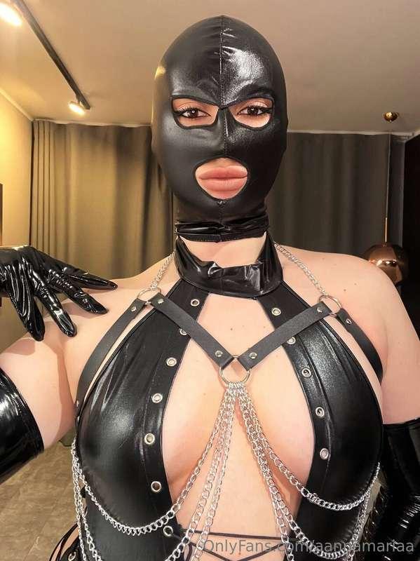 𝐅𝐑𝐄𝐄 𝐒𝐔𝐁👉 @iwantuslave 🙈🔞 "I am Mistress Bella, Queen of you..