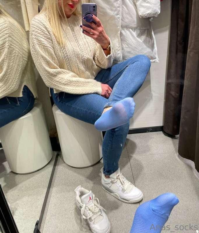 Multiple pics of me removing my sweaty shoes and socks step ..