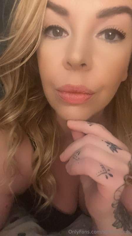 Good morning guys, who’s horny today? 😈😘