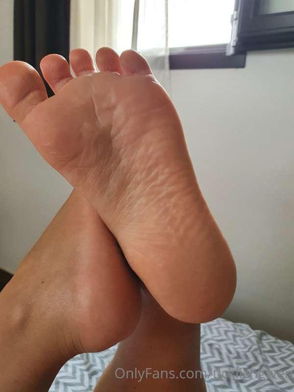 ticklishgwen image #0