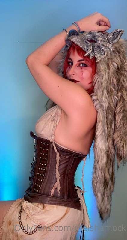 I love my wolf Mama look and I've never shot a set in it. Wo..