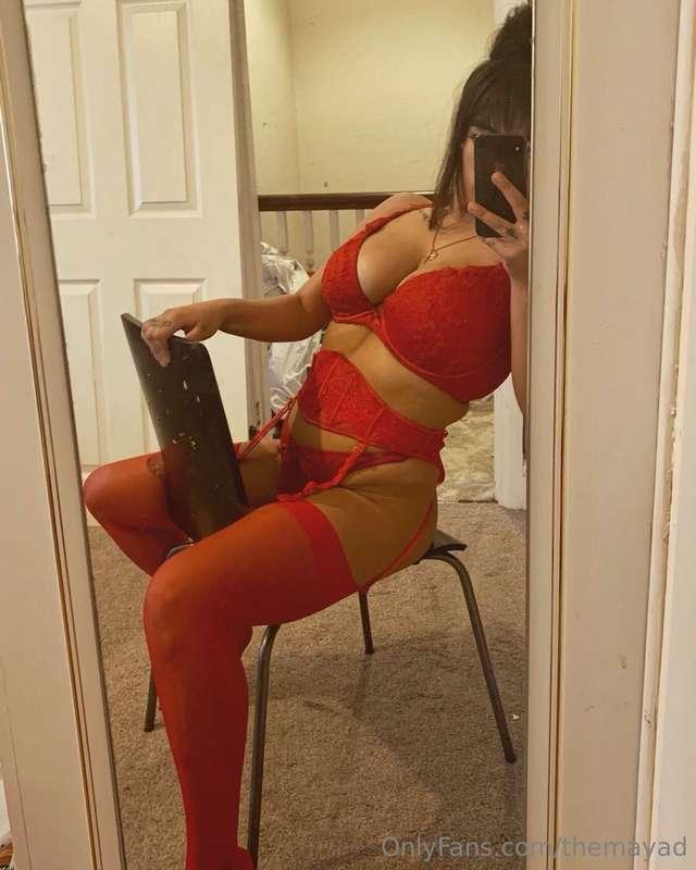 Just imagining that chair was your face tbh 😈