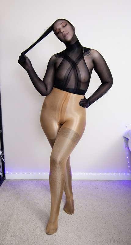 Cdr Black encasement and CdR nude/tan shades layers+black st..