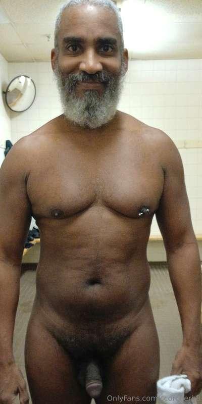 Tummy Tuesday!#beard #musculardaddy #gay #feet #gaycruising ..