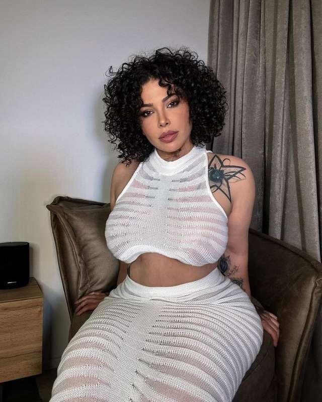 They say confidence is sexy… but I think I make it irresisti..