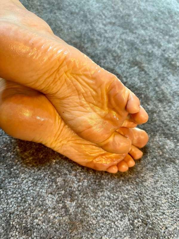 Wrinkled oiled soles 🔥 enjoy your day!