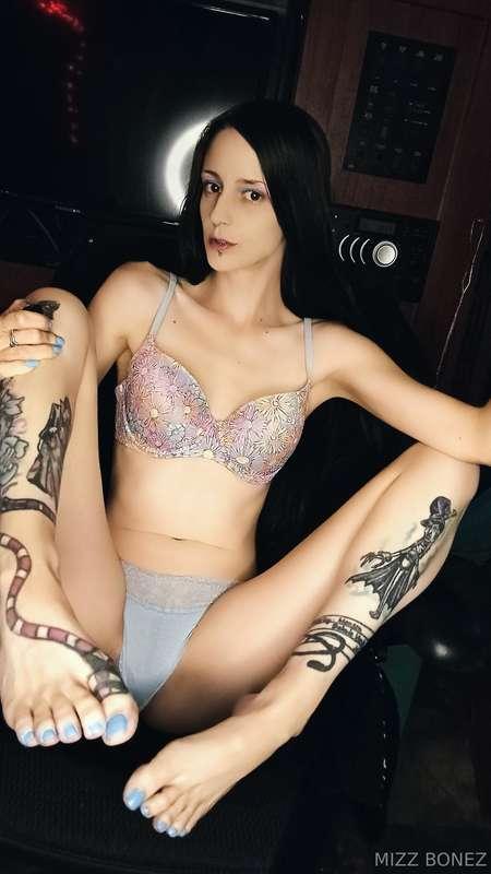 Please tip and buy my content! I'm working so hard to buy la..